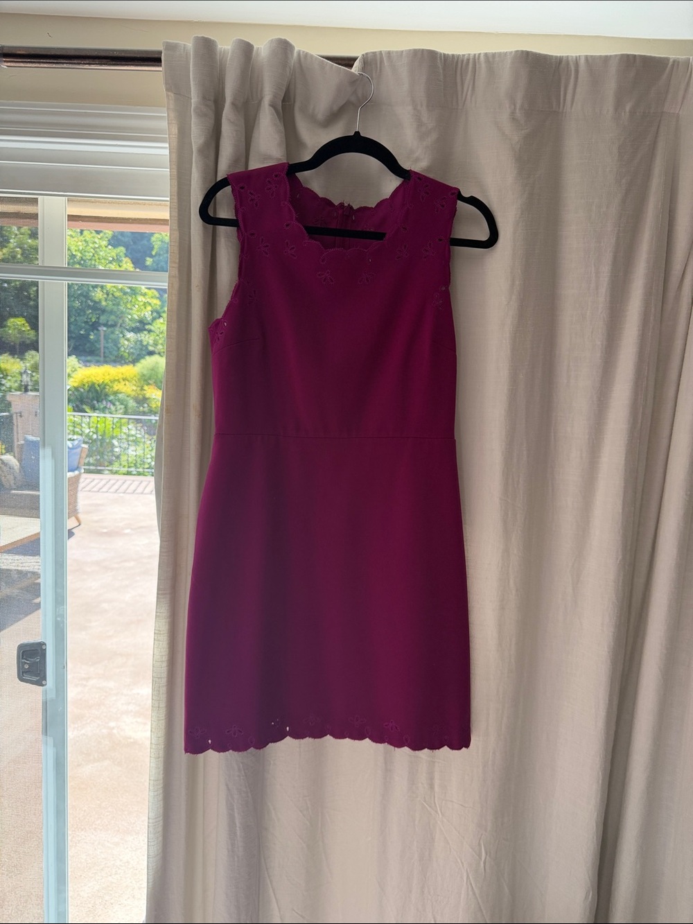 Diane Von Furstenberg Sleeveless Scallop-Edge Mini Dress in Magenta